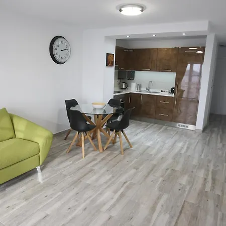 Daire Luxurious Apartment In Port Royal -Full Renovated 2020